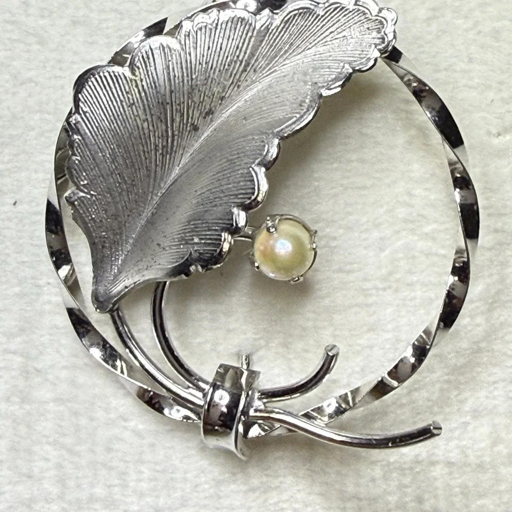 Vtg Charles Reis C.R.CO Sterling Silver Fresh Water Pearl Leaf Pin Brooch 5610